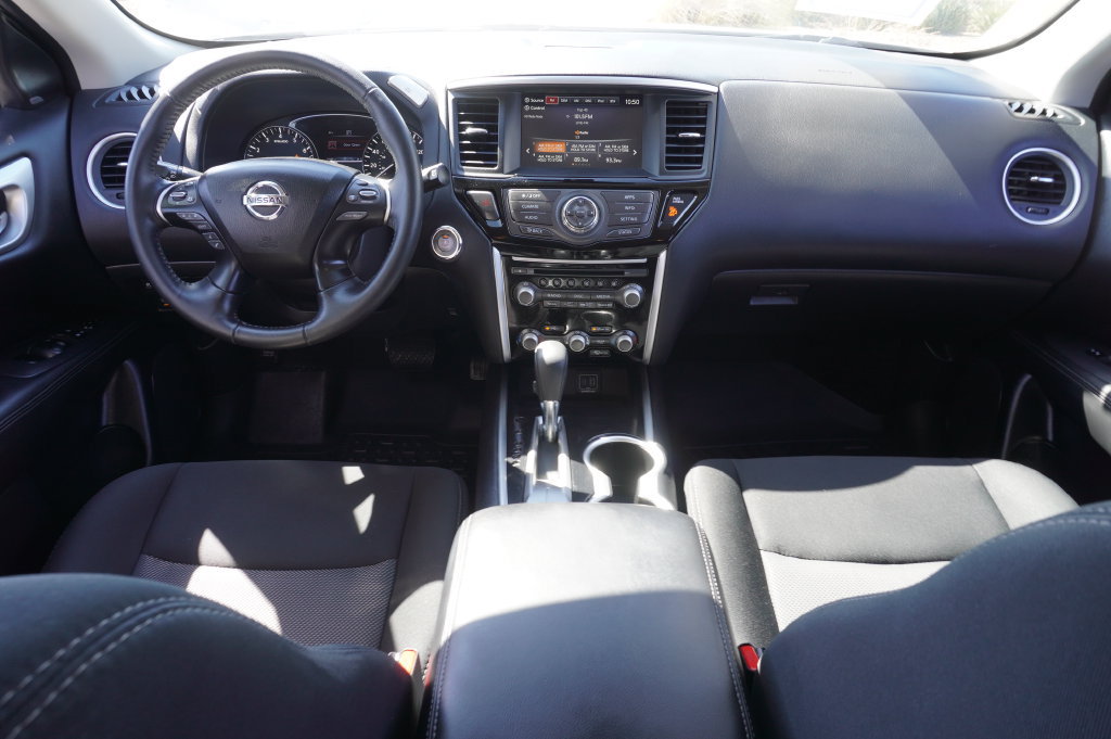 Certified 2020 Nissan Pathfinder SV FWD image 12