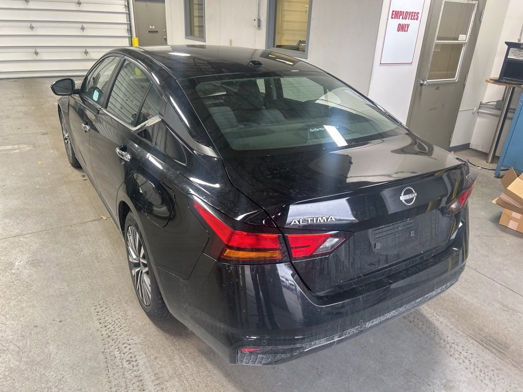 Used 2023 Nissan Altima 2.5 SV image 3