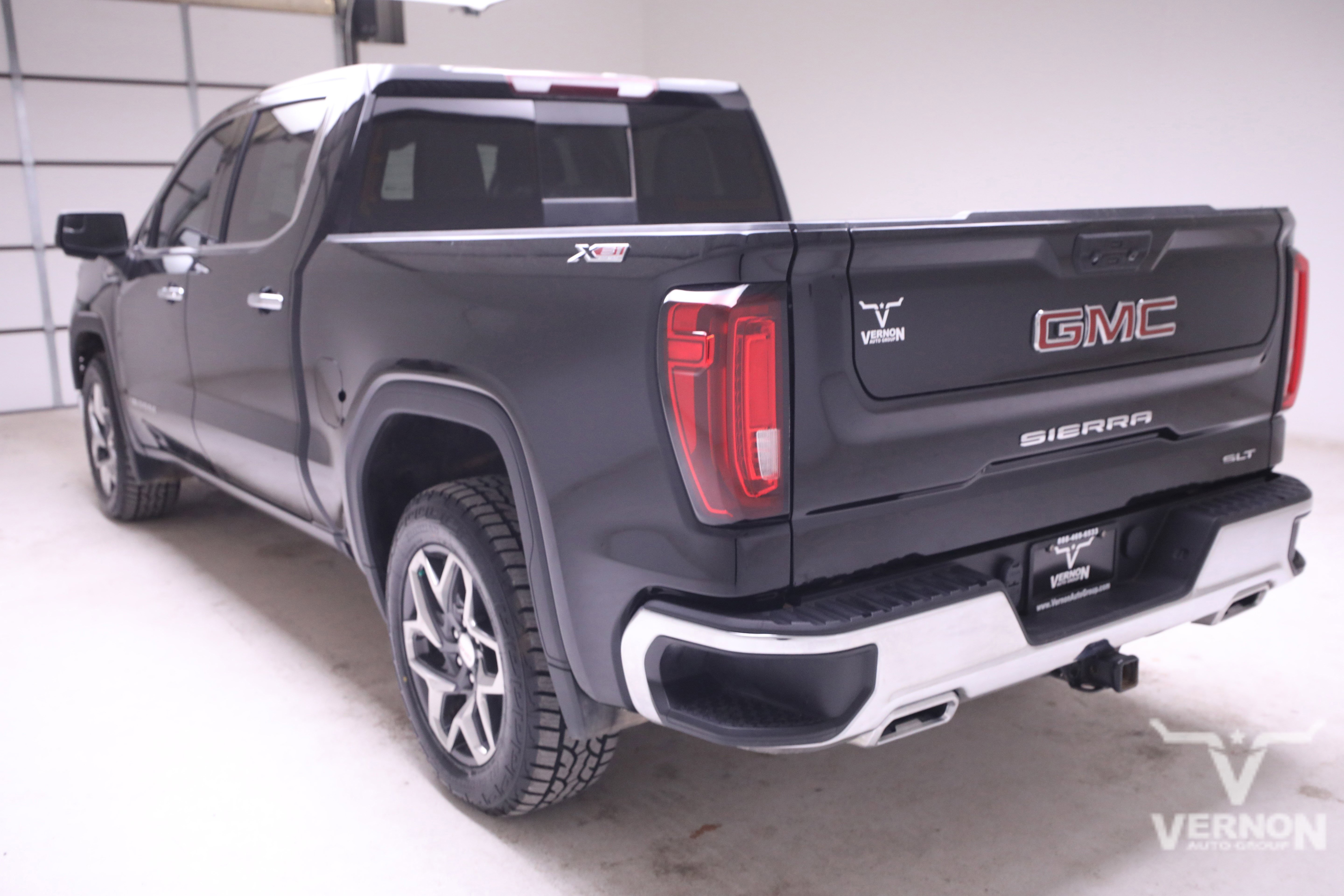 Used 2023 GMC Sierra 1500 SLT w/ SLT Premium Package image 3