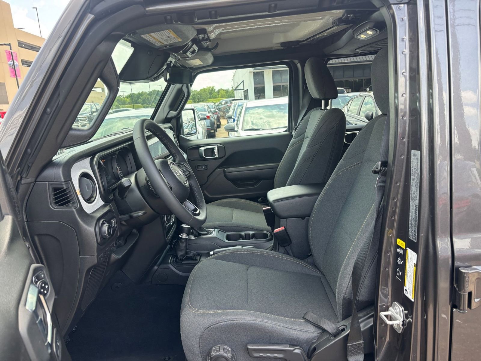 Used 2025 Jeep Wrangler Unlimited Sport AWD/4WD image 24