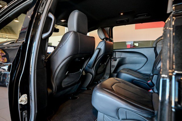 Used 2021 Chrysler Pacifica Touring-L w/ S Appearance Package image 18