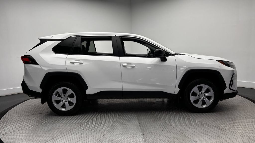 Used 2024 Toyota RAV4 LE AWD/4WD image 39