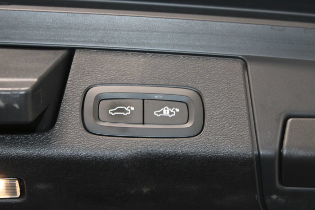 Used 2023 Volvo XC60 B6 Ultimate w/ Climate Package AWD/4WD image 11