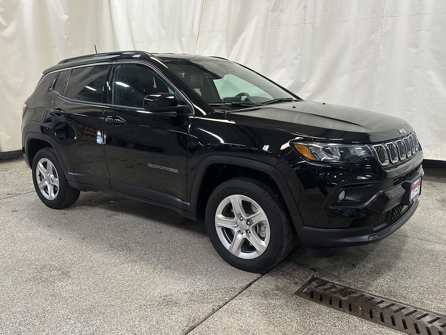 Used 2023 Jeep Compass Latitude w/ Convenience Group AWD/4WD image 7