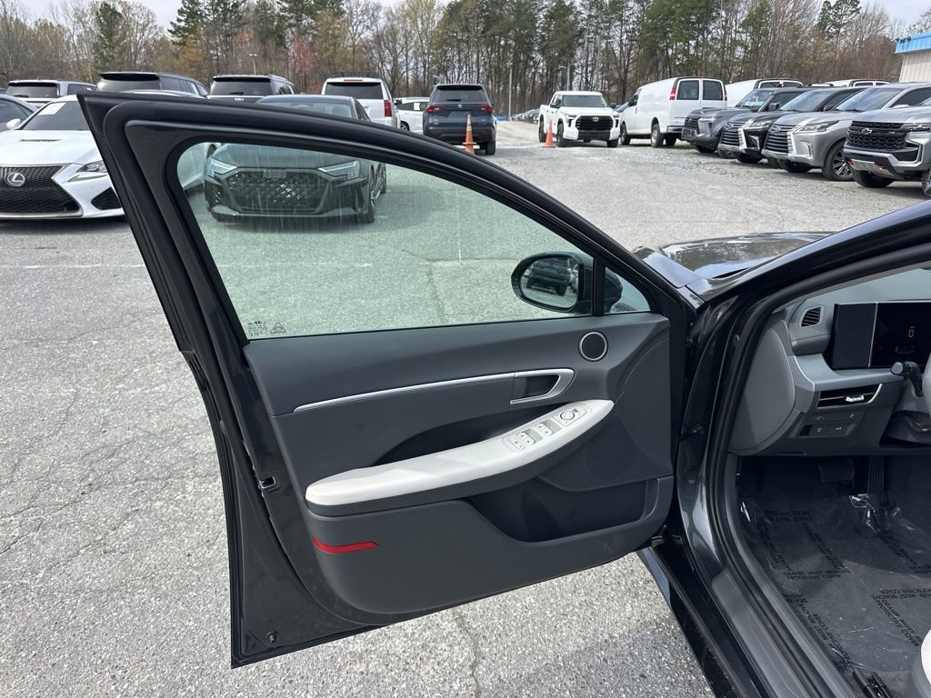 Used 2025 Hyundai Sonata SEL FWD image 22