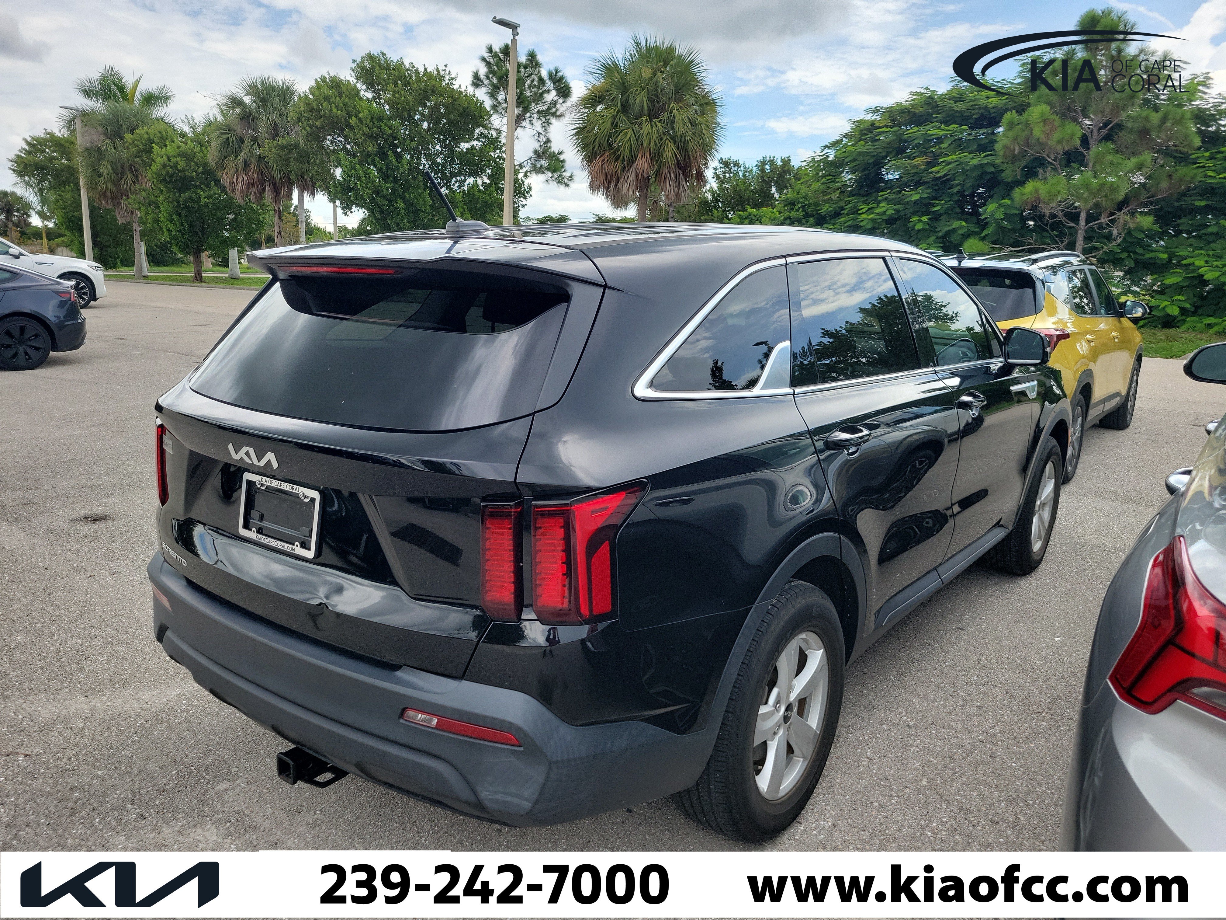 Used 2023 Kia Sorento LX FWD image 7