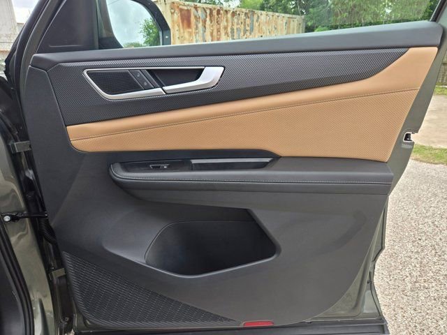 Used 2025 Volkswagen Atlas Cross Sport SEL image 28