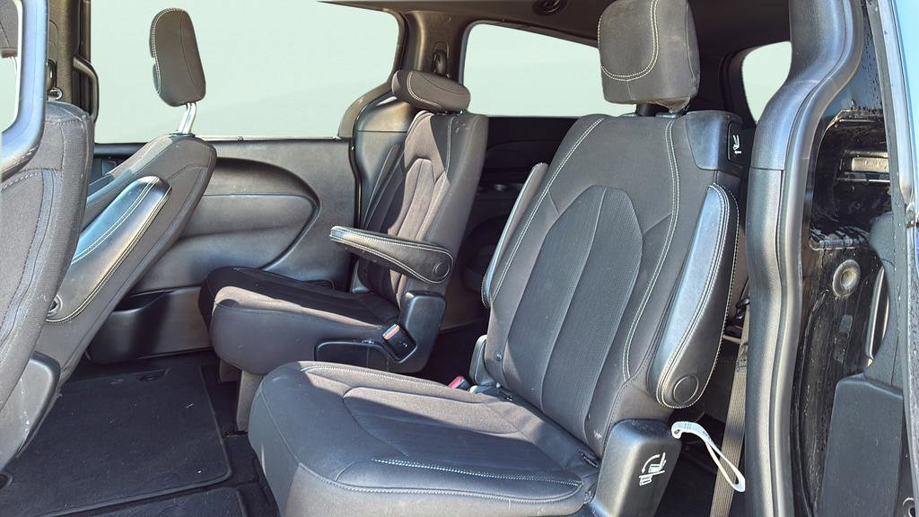 Used 2020 Chrysler Pacifica Touring w/ S Appearance Package image 24