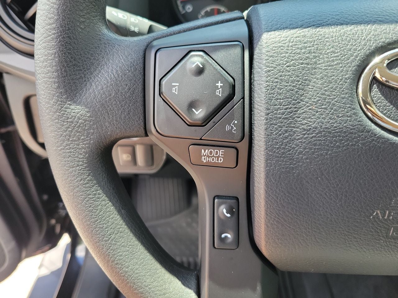 Used 2018 Toyota Tacoma SR RWD image 14