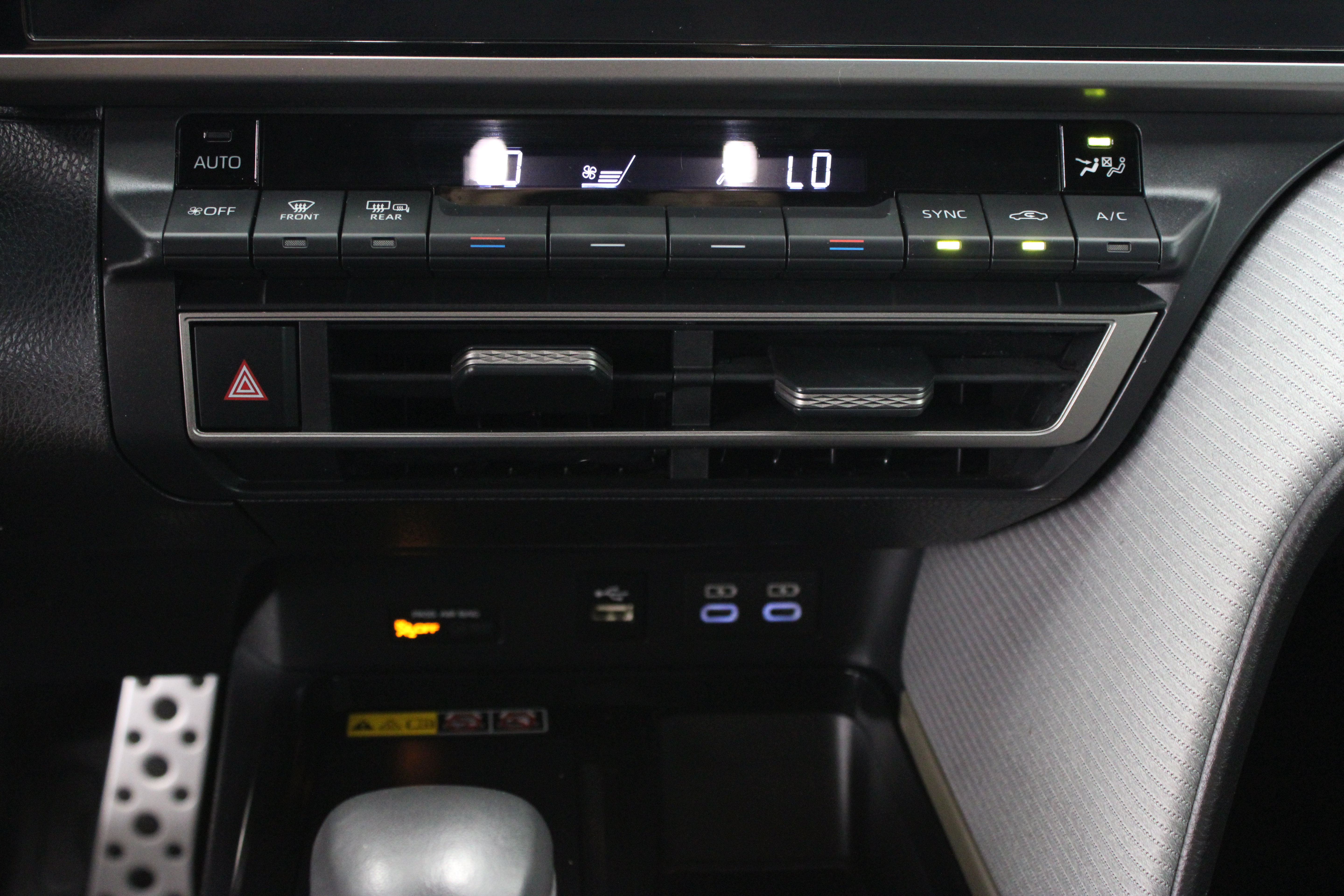 Used 2025 Toyota Camry SE w/ Multimedia Upgrade Package FWD image 20