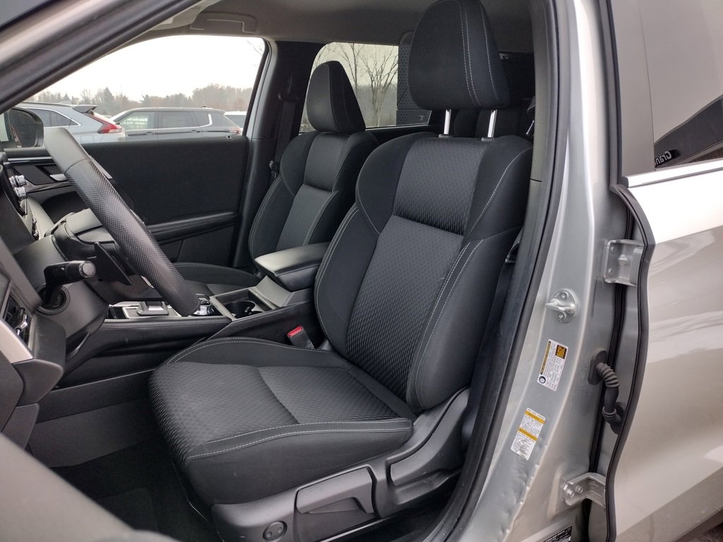 Used 2022 Mitsubishi Outlander ES image 2