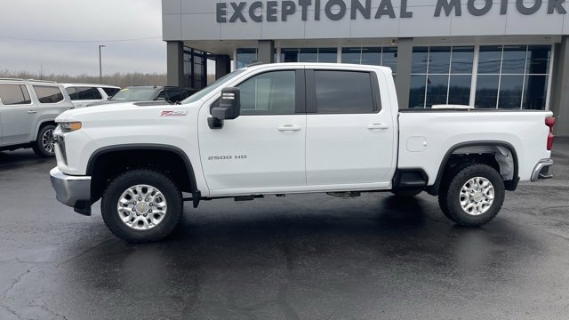 Used 2023 Chevrolet Silverado 2500 LT image 2