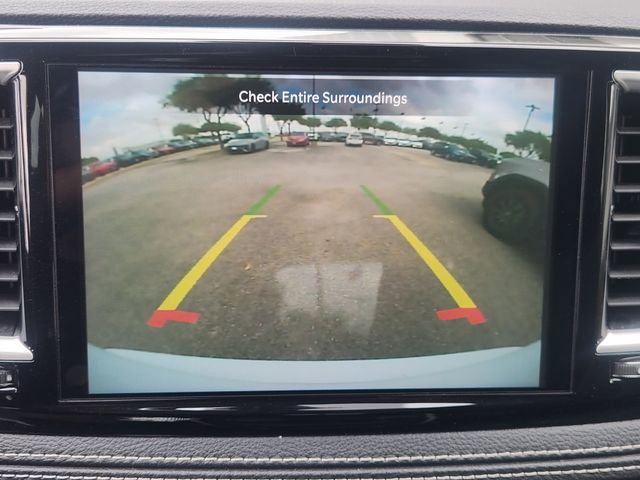 Used 2023 Chrysler Pacifica Touring-L image 13