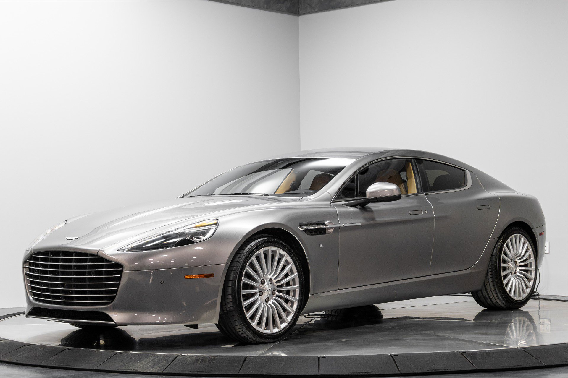 Used 2016 Aston Martin Rapide S image 2