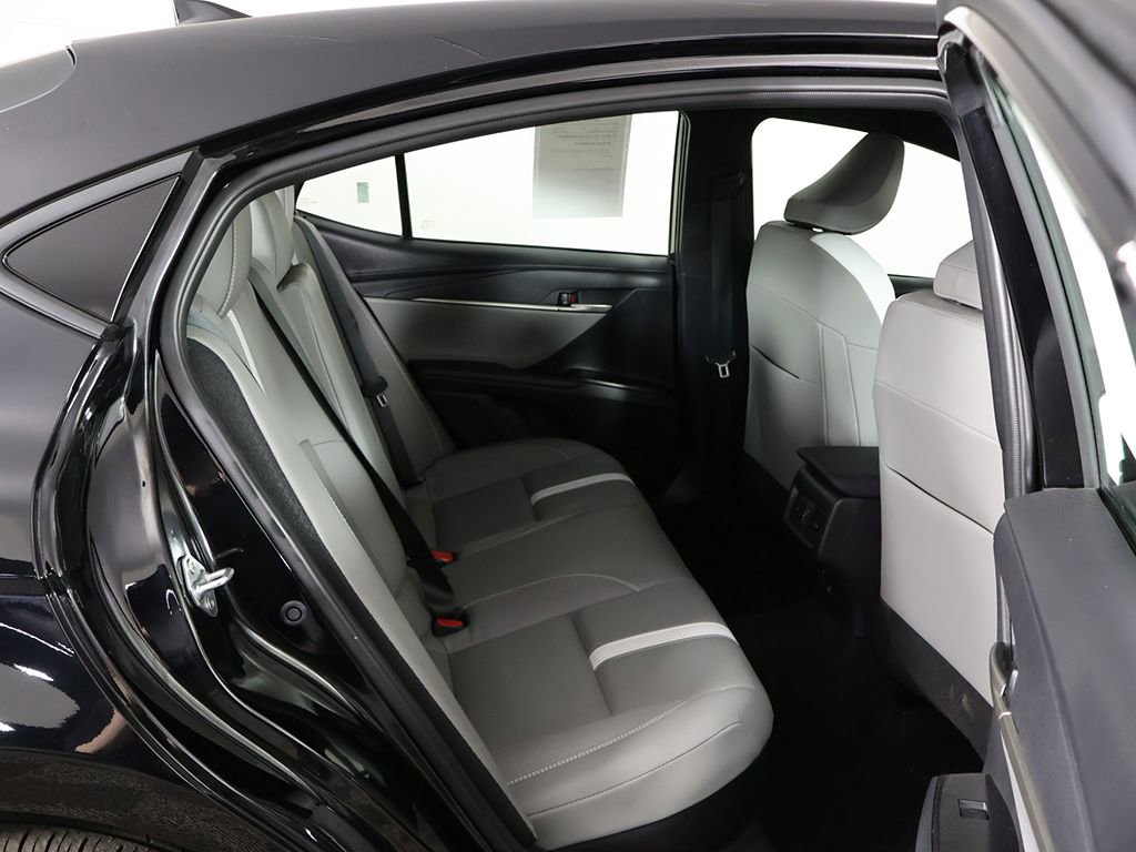 Used 2025 Toyota Camry SE FWD image 29
