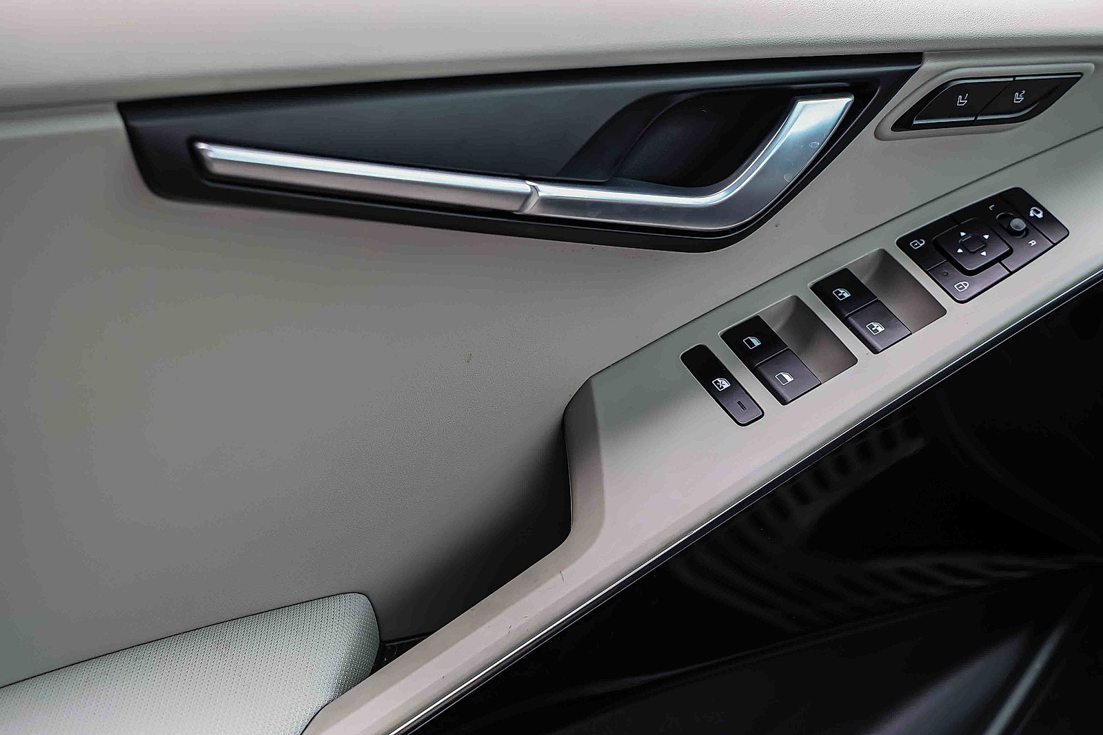 Certified 2023 Kia Niro Wave w/ Wave Preserve Package image 15