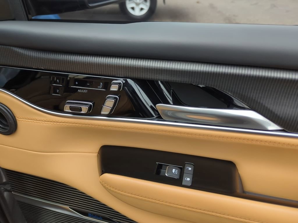 Used 2023 Jeep Grand Wagoneer Series III w/ Rear Seat Video Group 1 image 62