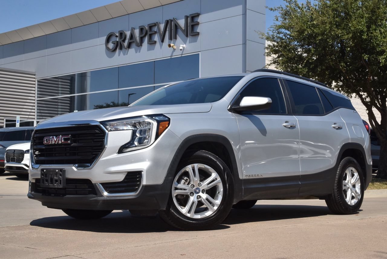 Used 2022 GMC Terrain SLE w/ Driver Convenience Package FWD image 2