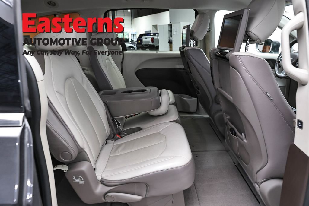 Used 2017 Chrysler Pacifica Touring-L Plus w/ Advanced Safetytec Group FWD image 25
