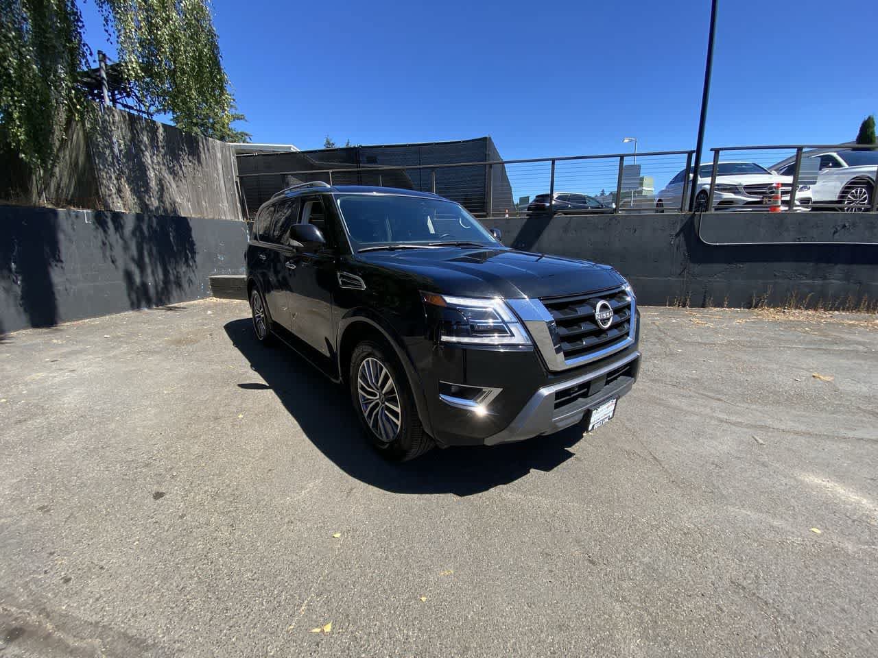 Used 2024 Nissan Armada SL w/ Captain's Chairs Package AWD/4WD image 8