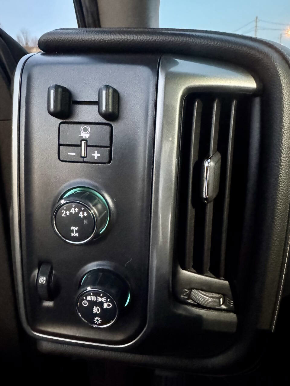 Used 2019 Chevrolet Silverado 3500 LTZ w/ Duramax Plus Package image 31