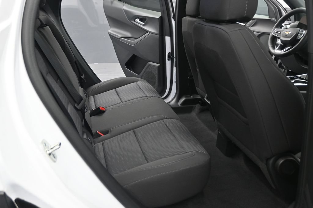 Used 2026 Chevrolet Equinox LT w/ Safety and Technology Package FWD image 15
