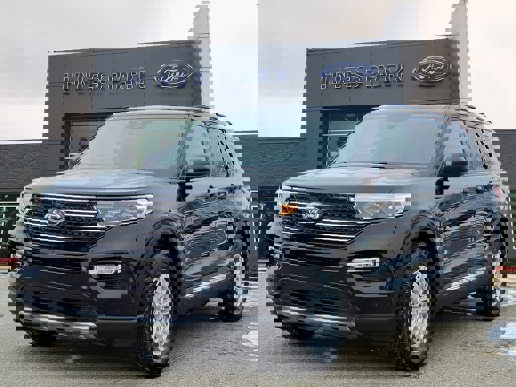 Certified 2023 Ford Explorer XLT w/ Equipment Group 202A image 3