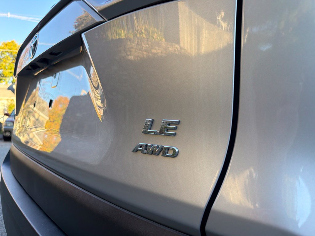 Used 2021 Toyota RAV4 LE AWD/4WD image 11