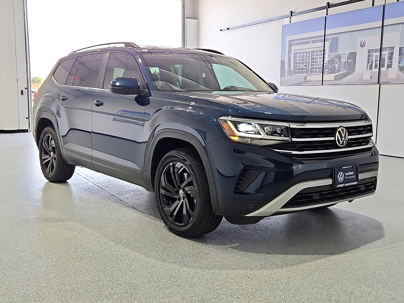 Certified 2022 Volkswagen Atlas SE w/ Black Wheel Package AWD/4WD image 4