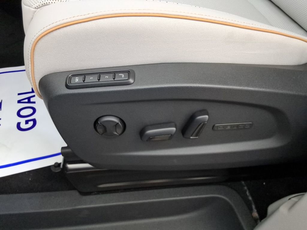 New 2025 Volkswagen ID. Buzz Pro S Plus RWD image 20