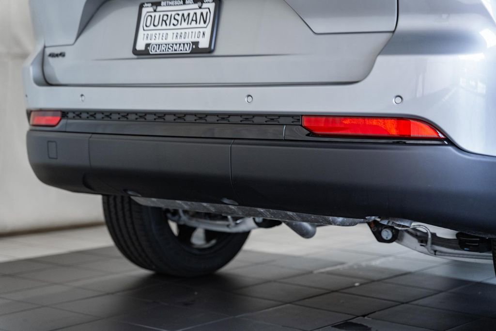 New 2025 Jeep Grand Cherokee Altitude image 8