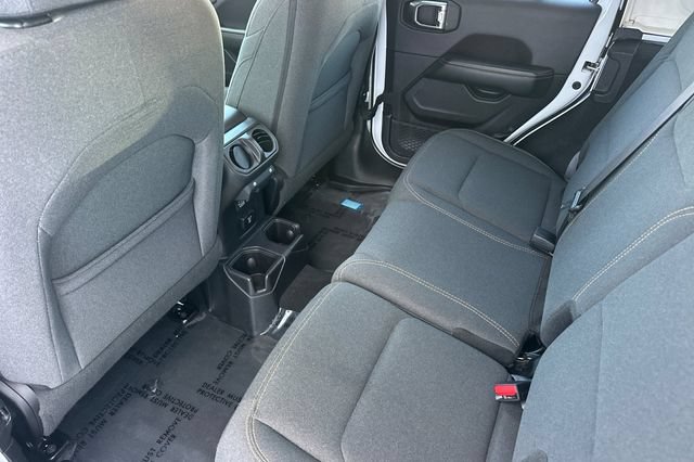 Used 2025 Jeep Wrangler Unlimited Sahara AWD/4WD image 13