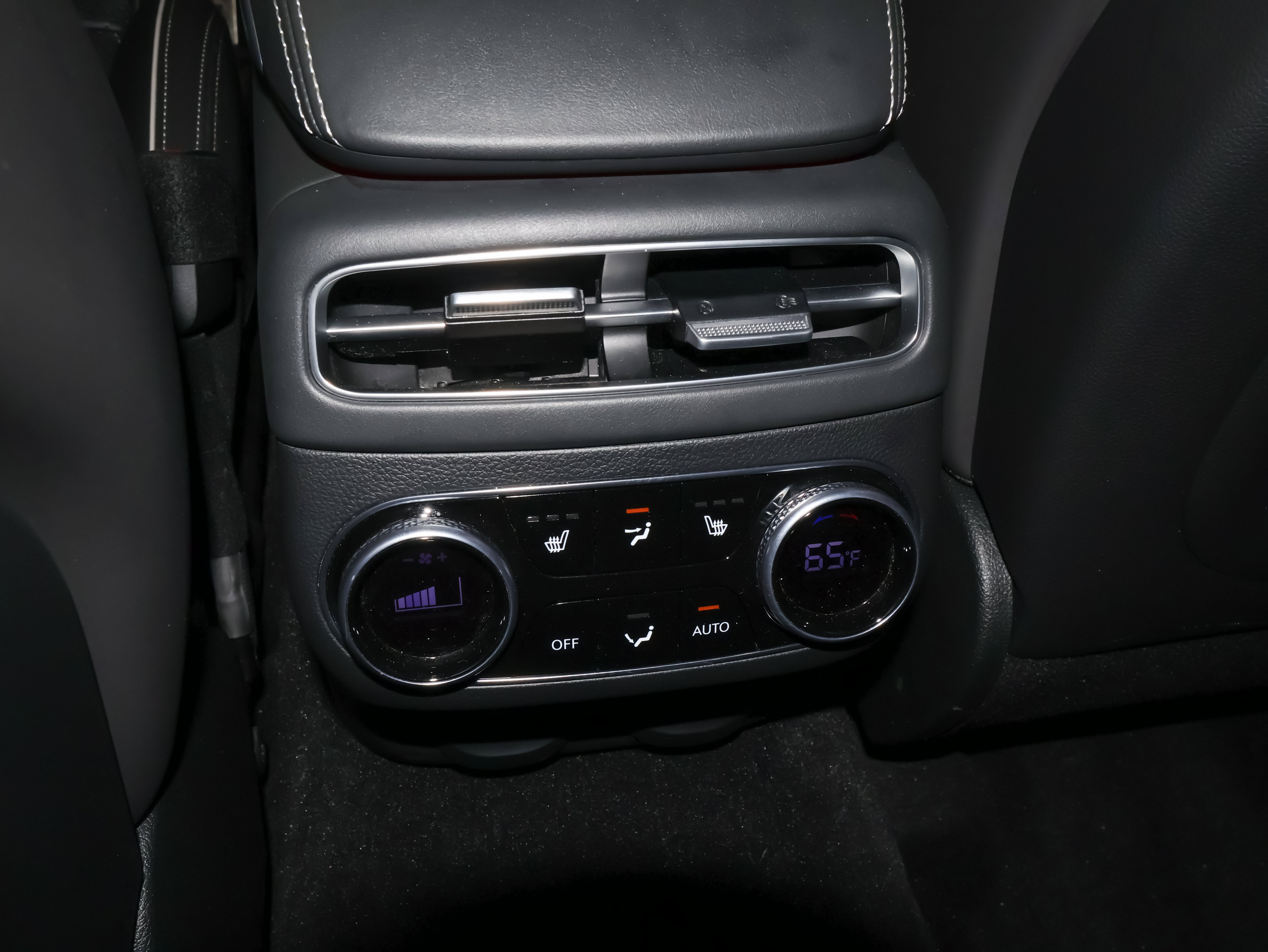 Used 2023 Genesis GV70 3.5T Sport w/ Sport Prestige Package AWD/4WD image 25