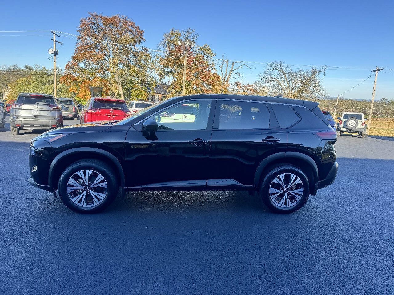 Used 2023 Nissan Rogue SV AWD/4WD image 5