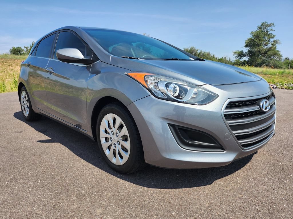 Used 2016 Hyundai Elantra GT FWD image 3