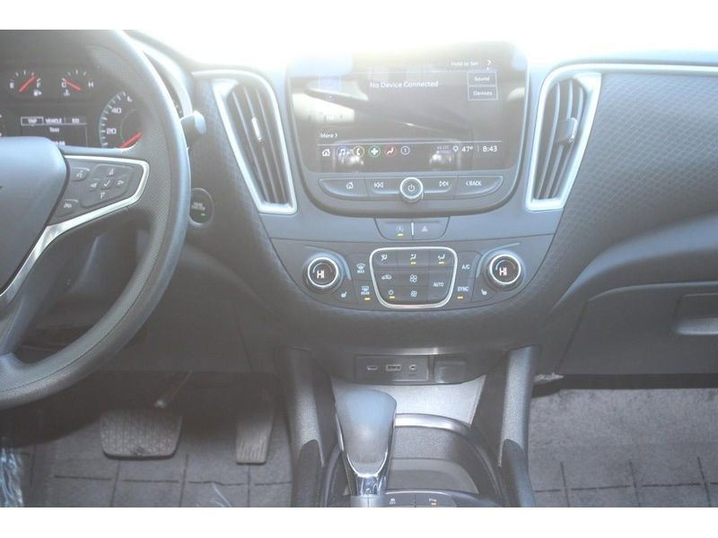 Used 2025 Chevrolet Malibu LT FWD image 16