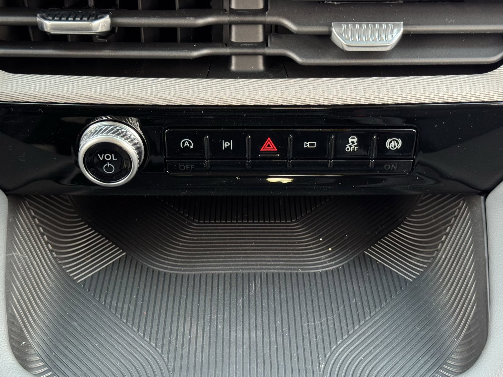 New 2026 Ford Explorer Active RWD image 15