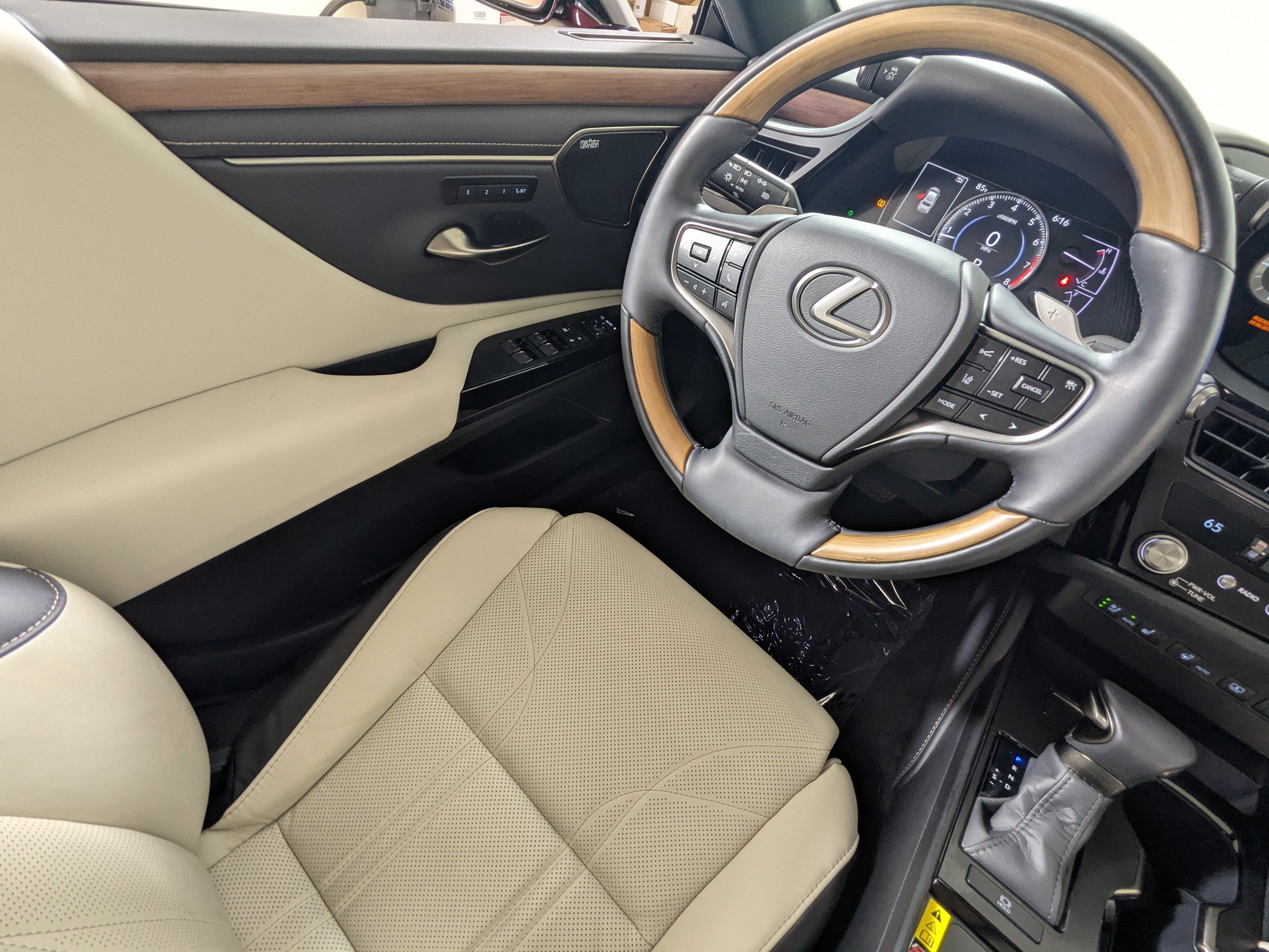Used 2025 Lexus ES 350 Ultra Luxury FWD image 9