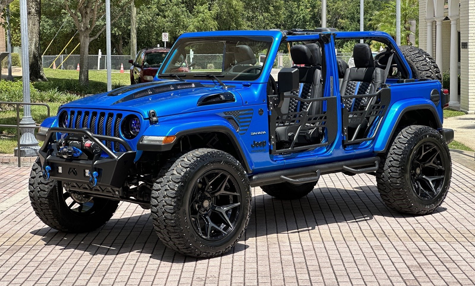 Used 2022 Jeep Wrangler Unlimited Sahara w/ LED Lighting Group AWD/4WD image 7