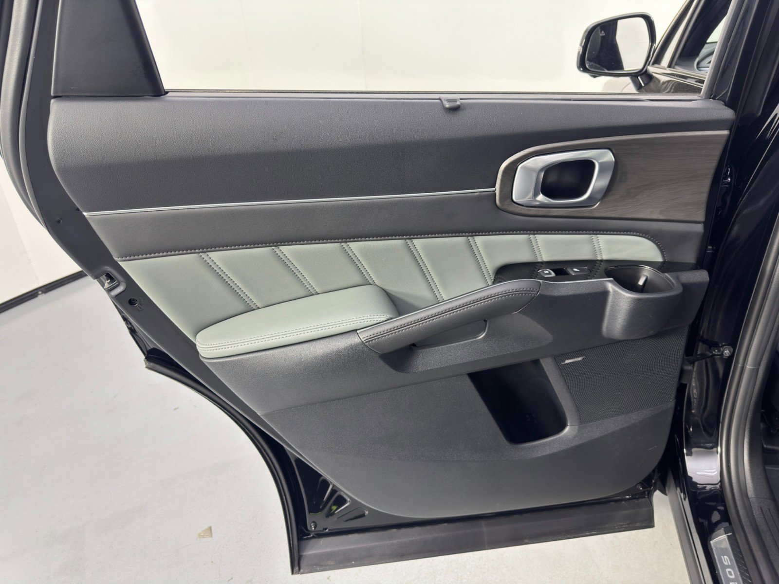 Used 2025 Kia Sorento SX Prestige w/ Sage Leather Package image 47