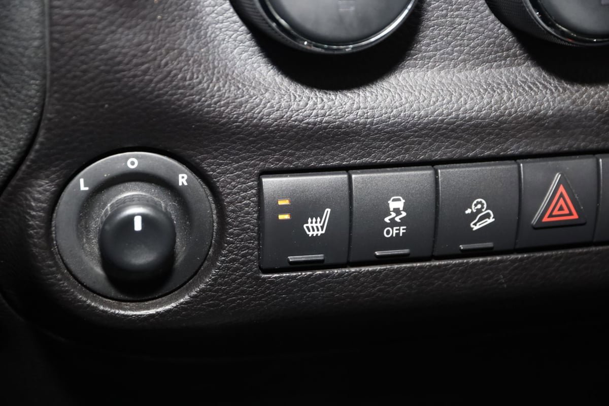 Used 2017 Jeep Wrangler Unlimited Sahara AWD/4WD image 8