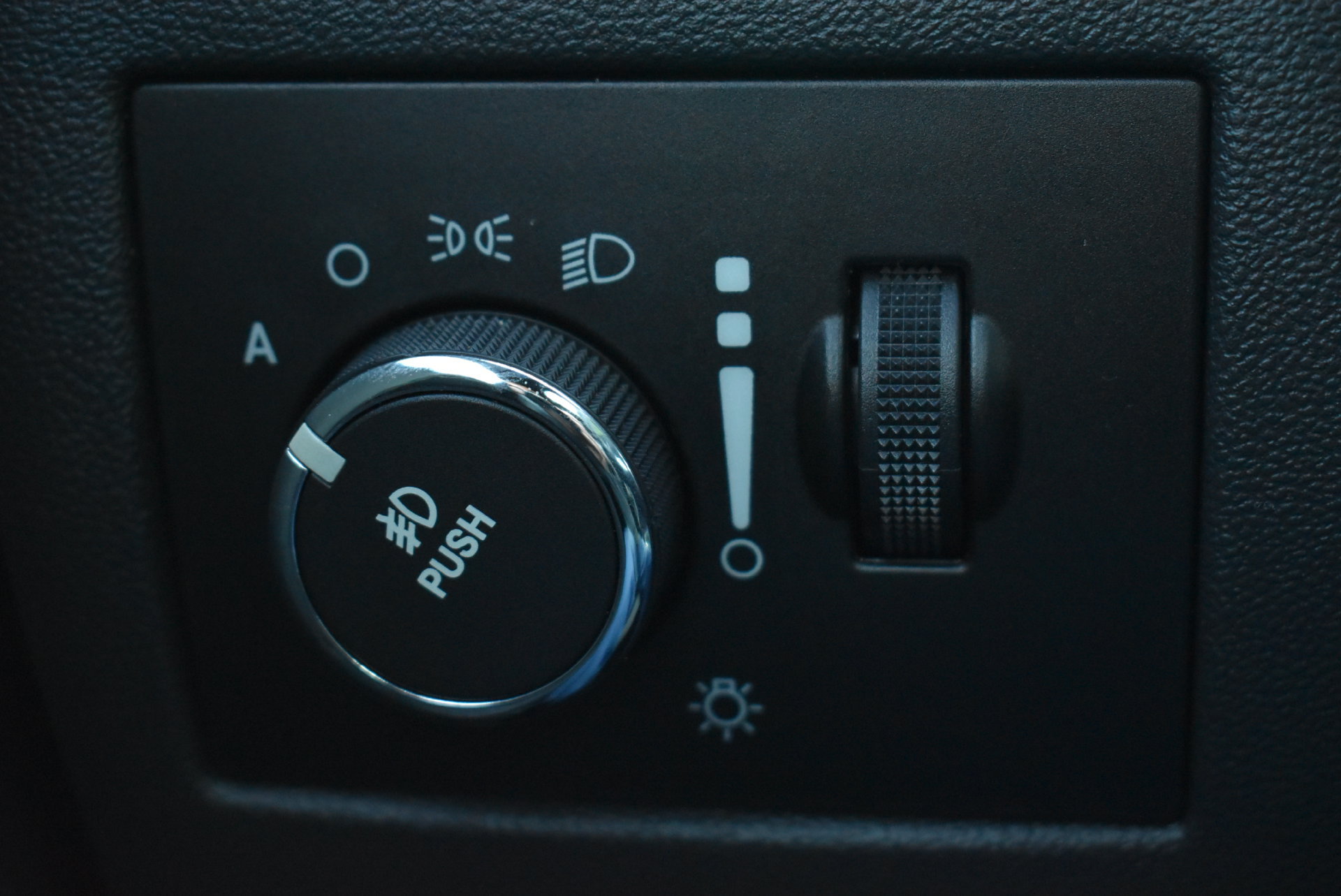 Used 2013 Dodge Challenger SXT Plus RWD image 18