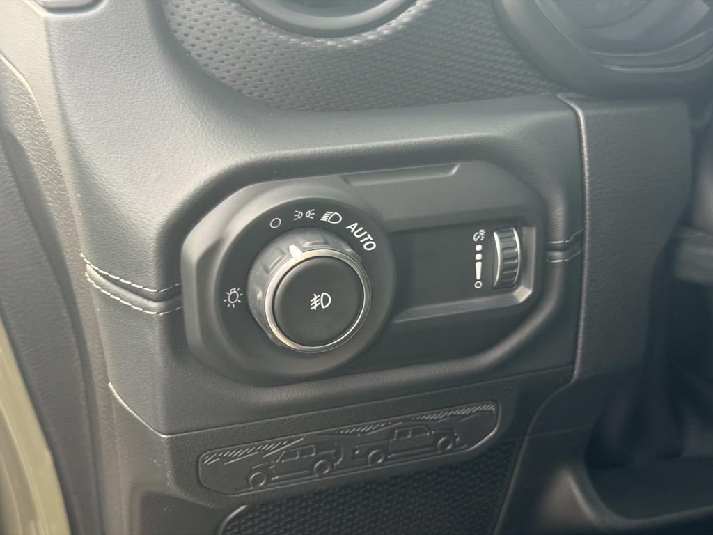 Used 2026 Jeep Wrangler Unlimited Rubicon AWD/4WD image 23