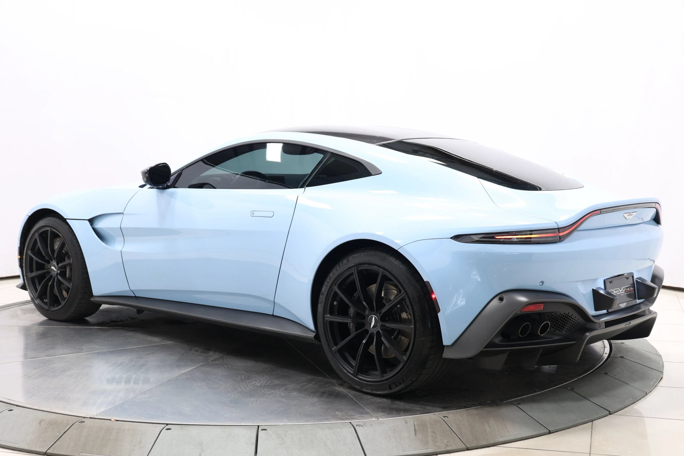 Used 2020 Aston Martin V8 Vantage Coupe RWD image 53