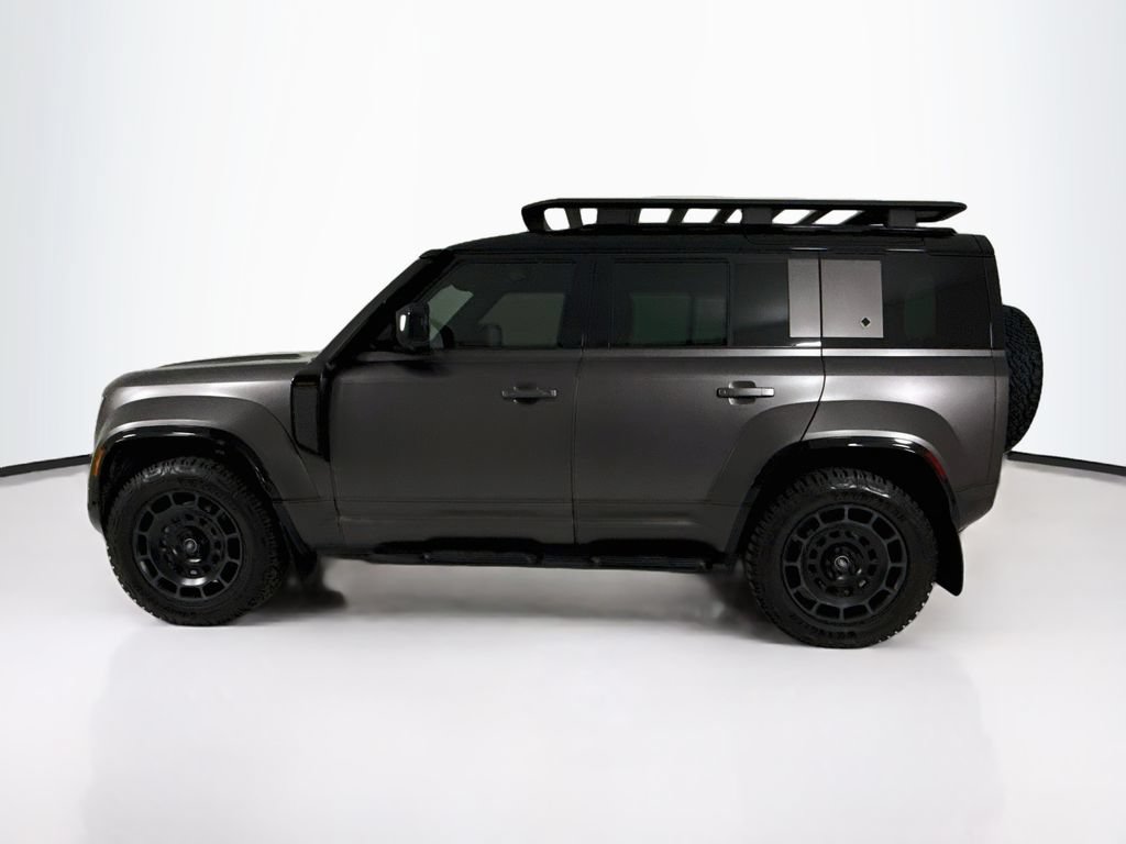 Used 2025 Land Rover Defender 110 AWD/4WD image 2