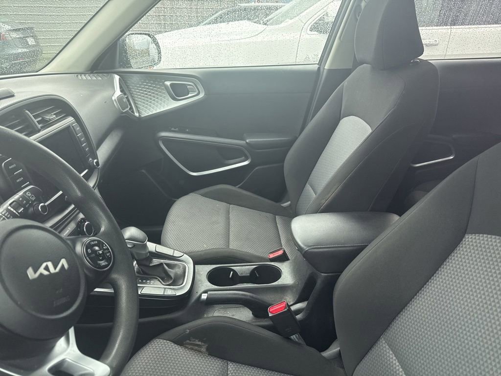 Used 2022 Kia Soul LX image 8