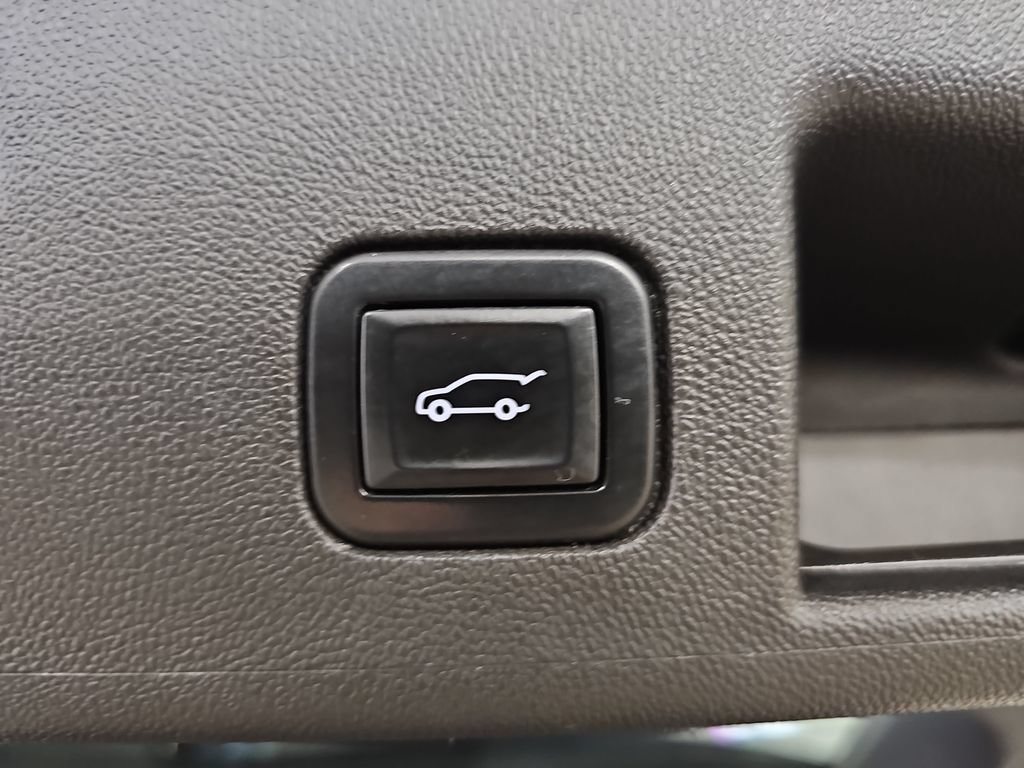 Used 2022 Chevrolet Equinox Premier AWD/4WD image 13