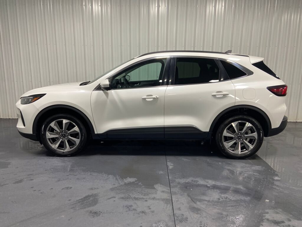 Used 2024 Ford Escape Platinum image 4