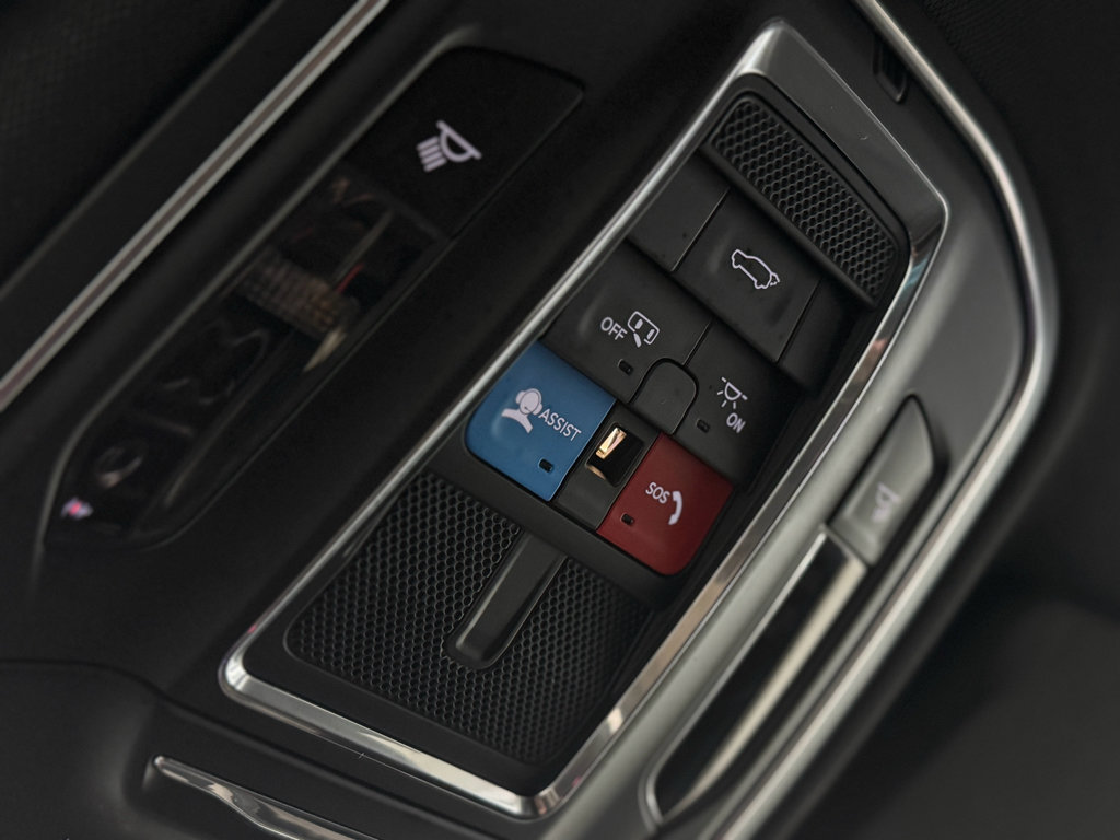 Used 2024 Jeep Grand Cherokee L Laredo image 32