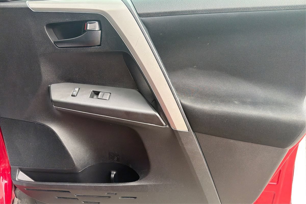 Used 2017 Toyota RAV4 LE FWD image 20